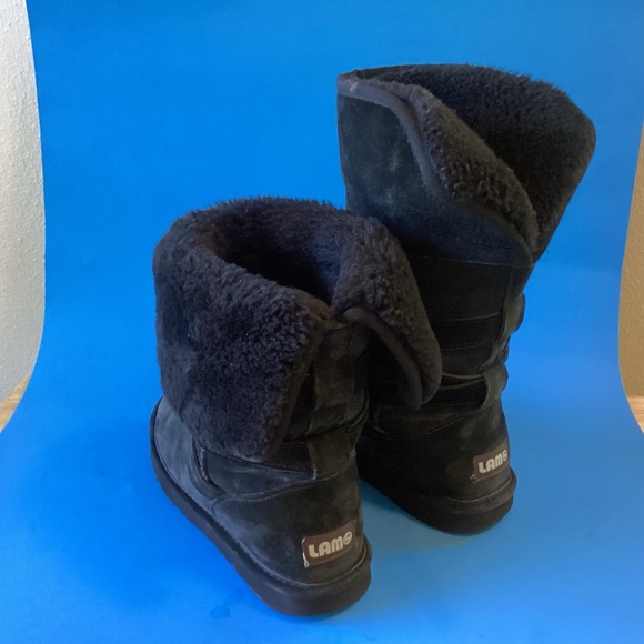 Lamo brand fluff boot. Very versatile, up or down. - Picture 5 of 6